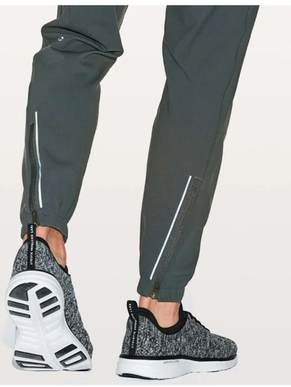 Lululemon Men's Large Surge Jogger Pant 29
